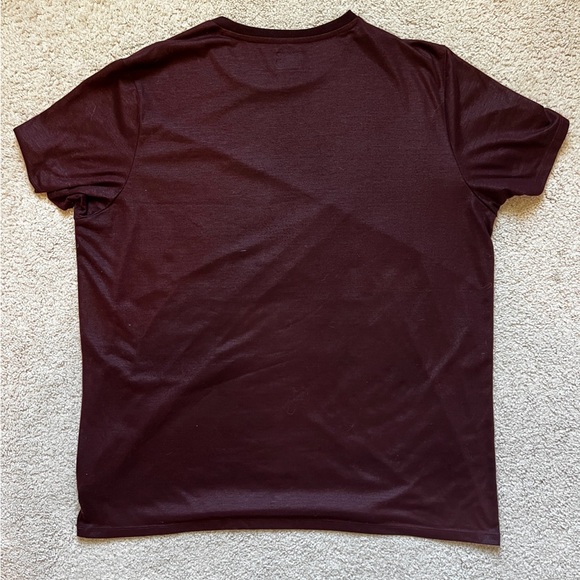 GUESS Men’s Burgundy T-Shirt Faux Leather Panel Zip Detail Size XL - Picture 3 of 5